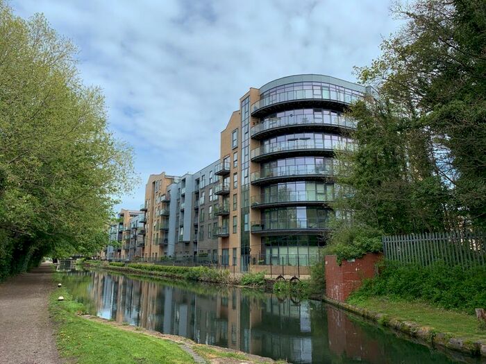 2 Bedroom Flat To Rent In The Embankment, Nash Mills Wharf, Hemel Hempstead, HP3