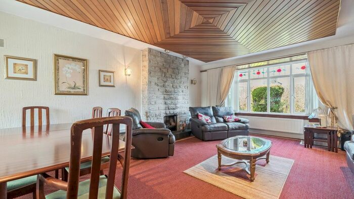 4 Bedroom Bungalow For Sale In Broomley Drive, Giffnock, East Renfrewshire, G46
