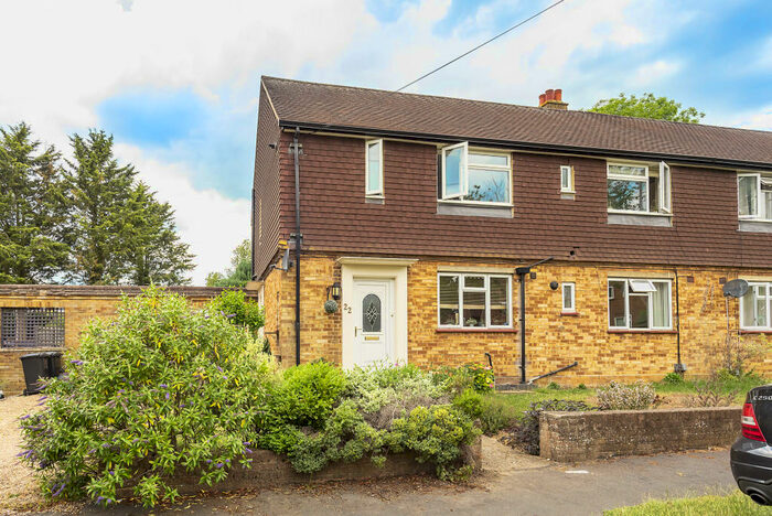 2 Bedroom Maisonette To Rent In South Close, St Albans, Herts, AL2