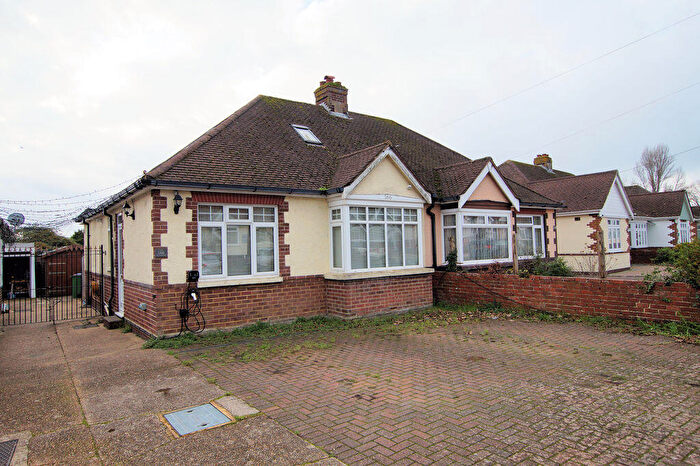 3 Bedroom Semi Detached House For Sale In The Crossway, Portchester, PO16