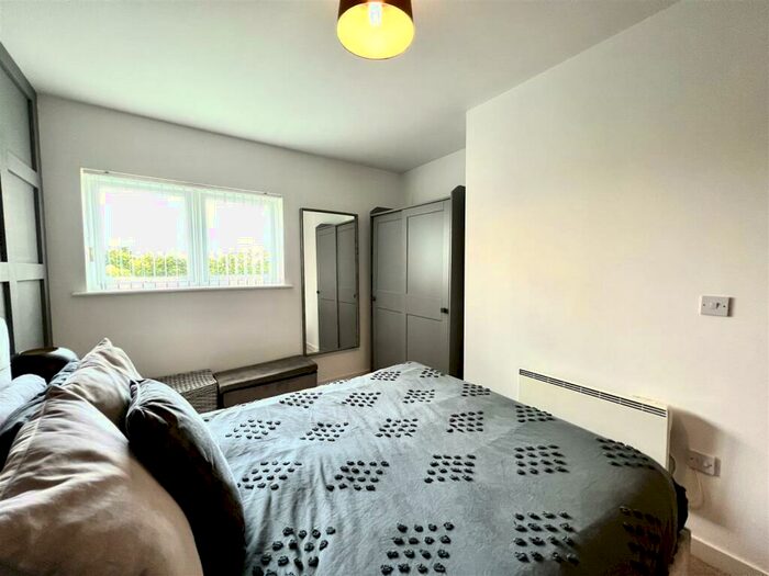 2 Bedroom Apartment To Rent In Altrincham Road, Manchester, M22