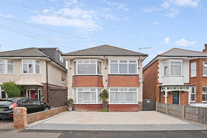 2 Bedroom Flat For Sale In Court Road, Bournemouth, BH9