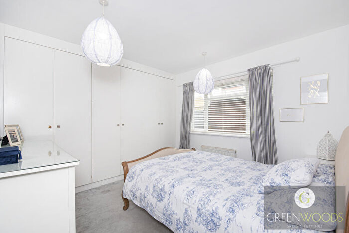 2 Bedroom Flat For Sale In Darby Road, SW14