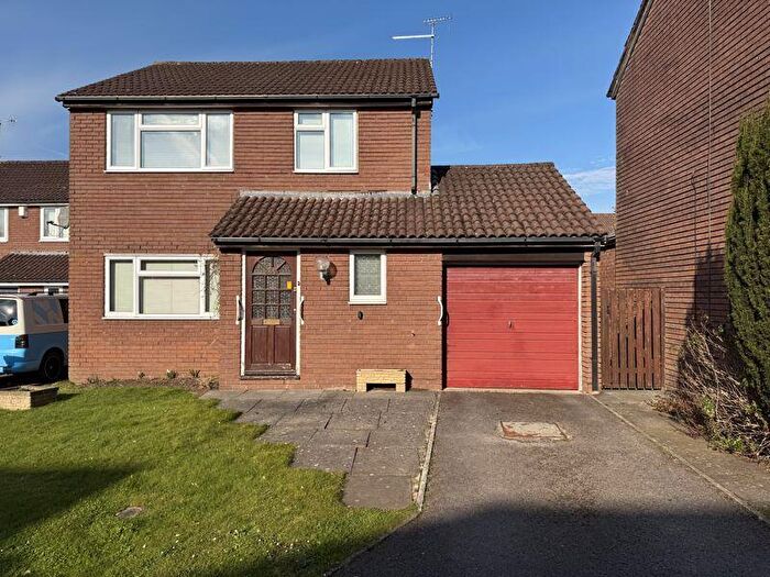 3 Bedroom Detached House For Sale In Thornbury, Bristol, BS35