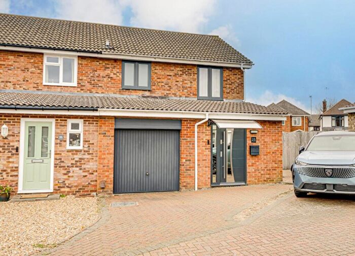 3 Bedroom End Of Terrace House For Sale In Linwood Grove, Leighton Buzzard, LU7