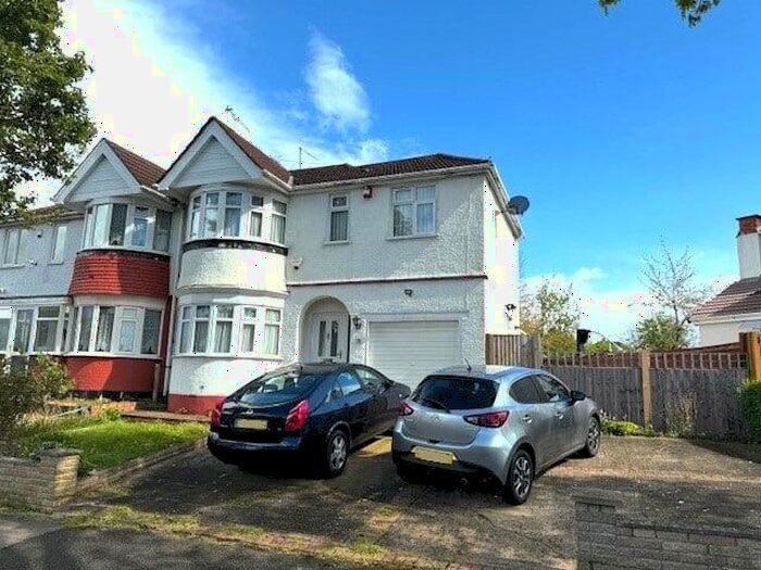 4 Bedroom Semi-Detached House To Rent In Torbay Road, Harrow, HA2