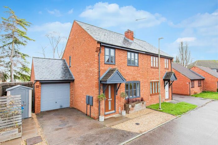 3 Bedroom Semi-Detached House To Rent In Millwright Close, Banbury, OX16