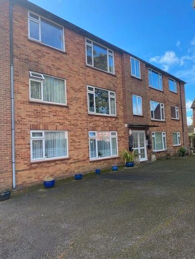 2 Bedroom Flat To Rent In Leigh Road, Wimborne, BH21