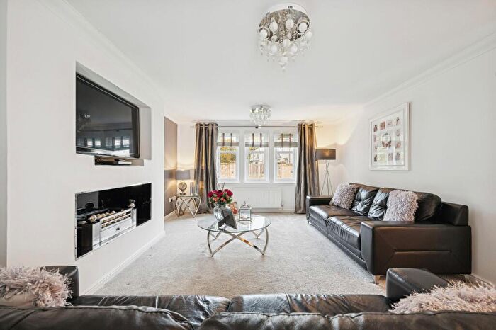 6 Bedroom Detached House For Sale In Maplewood Park, Livingston, EH54