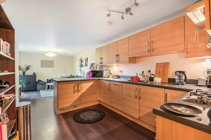 2 Bedroom Flat To Rent In Lankaster Gardens, East Finchley, N2