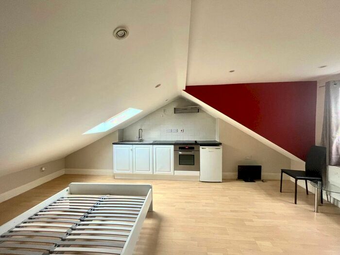 1 Bedroom Studio To Rent In Beauclerc Road, Hammersmith, W6