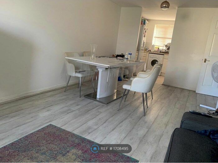 2 Bedroom Flat To Rent In Ilford, Ilford, IG2