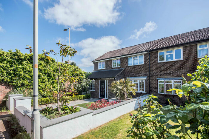 5 Bedroom Semi-Detached House To Rent In Willowmead, Hertford, SG14