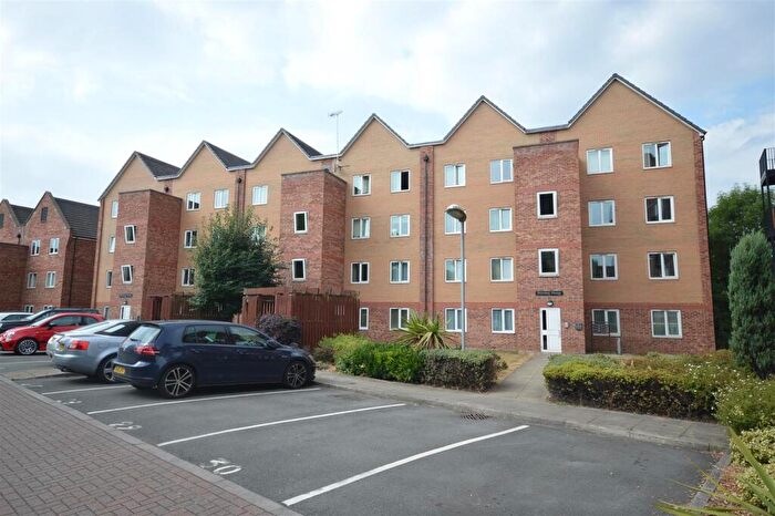 2 Bedroom Flat To Rent In Brindley House, Tapton Lock Hill, Chesterfield, S41