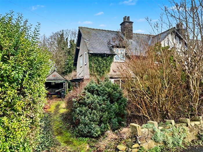 3 Bedroom Semi Detached House For Sale In Compton Road, Buxton, Derbyshire, SK17