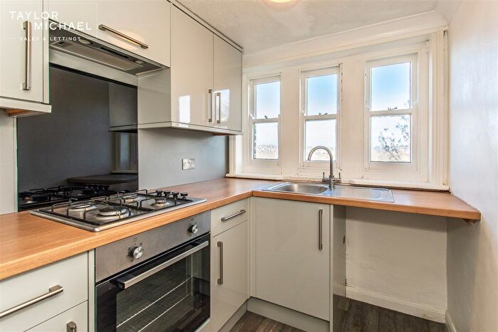 1 Bedroom Flat To Rent In Millers Road, Brighton, BN1