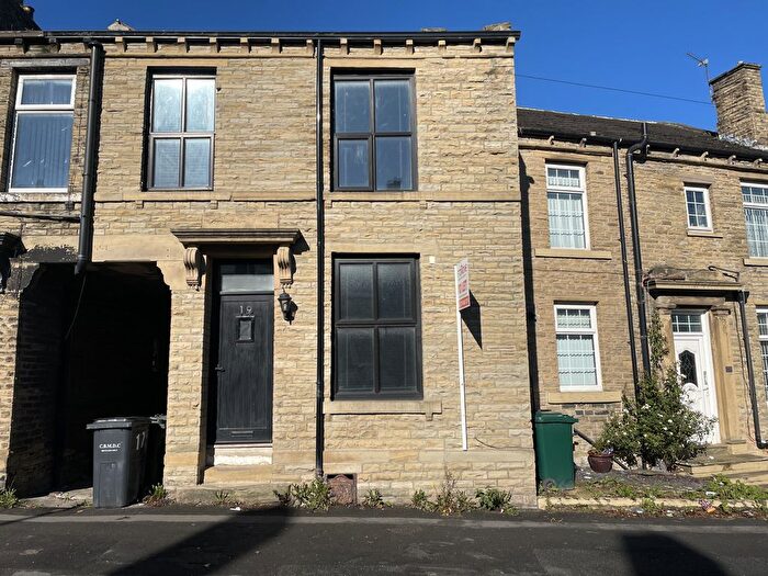 3 Bedroom Terraced House To Rent In Broadstone Way, Bradford, West Yorkshire, BD4