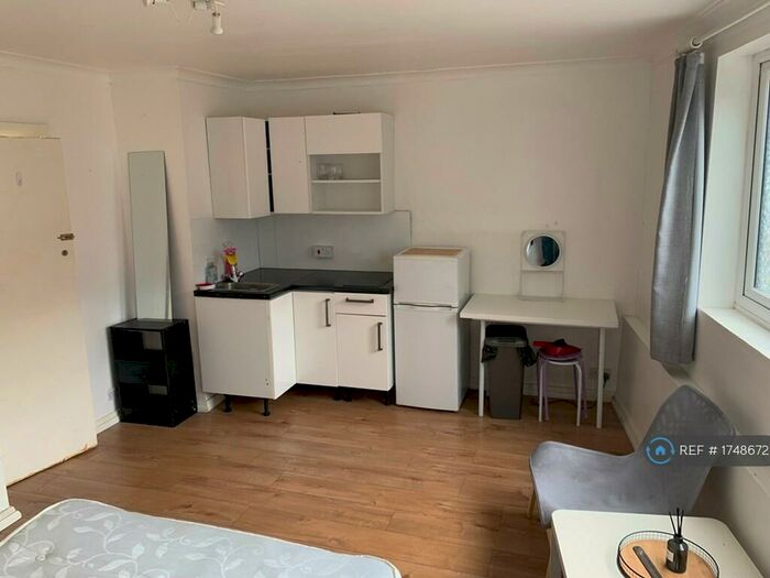 Studio To Rent In (), London, N15