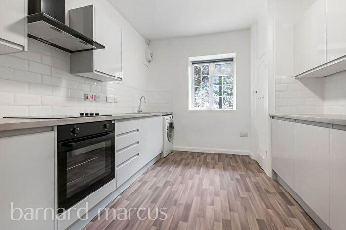 2 Bedroom Flat To Rent In Church Street, Walton-On-Thames, KT12