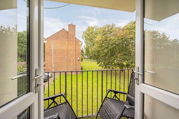 3 Bedroom Flat For Sale In Whitnell Way, Putney, London, SW15