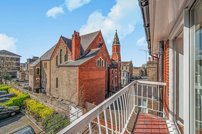 2 Bedroom Flat To Rent In Chiswick High Road, Turnham Green, W4