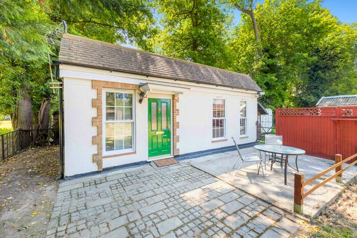 1 Bedroom Detached Bungalow To Rent In Ref: Pp - Haroldslea, Horley, RH6