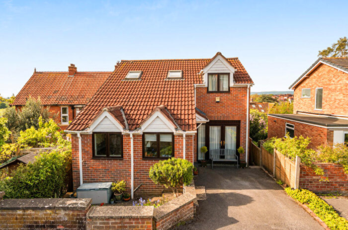 4 Bedroom Detached House For Sale In Hill Head Close, Glastonbury, BA6
