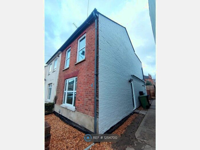 3 Bedroom Semi-Detached House To Rent In Vine Street, Aldershot, GU11
