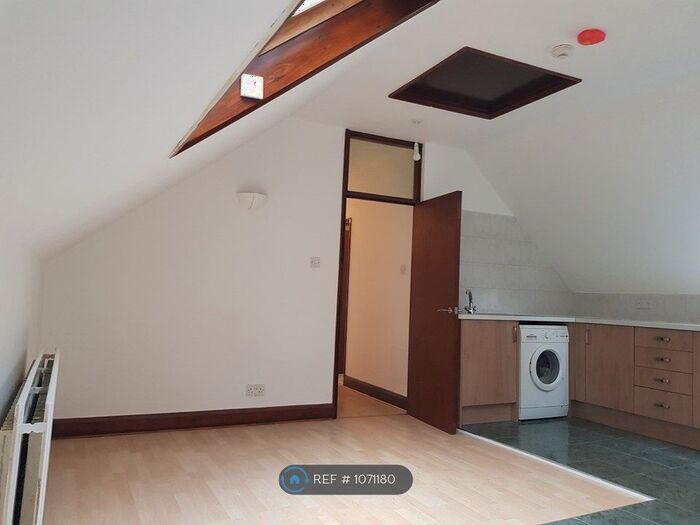 2 Bedroom Flat To Rent In Grosvenor Park, Tunbridge Wells, TN1