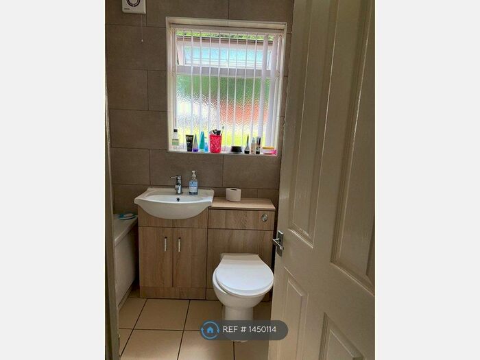 1 Bedroom Flat To Rent In Kingsleigh Road, Stockport, SK4