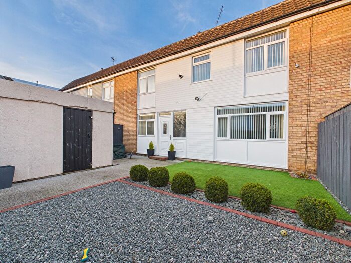 3 Bedroom Semi Detached House For Sale In Gleneagles Park, Hull, HU8