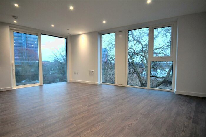 2 Bedroom Flat To Rent In Newnton Close, Manor House, London, N4