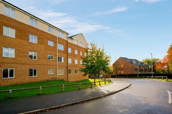 2 Bedroom Apartment To Rent In Holly Way, Leeds, West Yorkshire, LS14