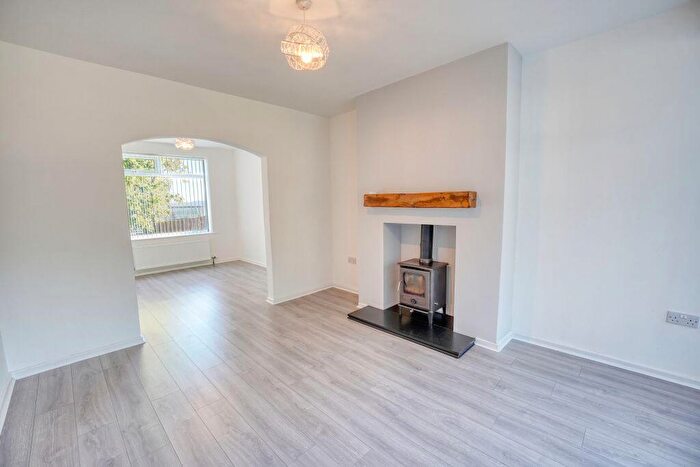 3 Bedroom Semi-Detached House For Sale In Knoll Rise, Dunston, NE11
