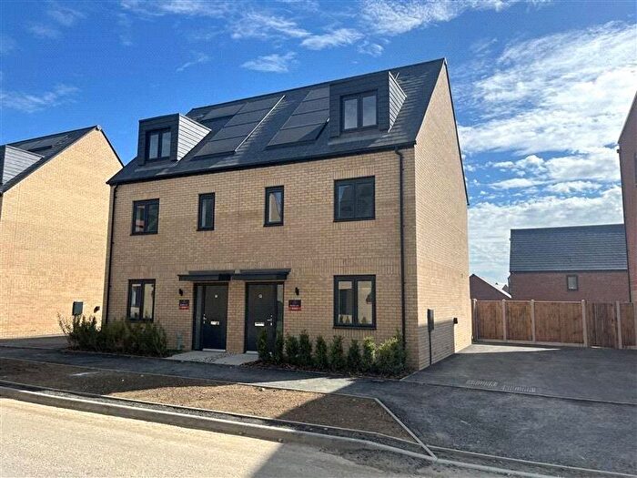 3 Bedroom Semi-Detached House To Rent In Joseph Ward Close, Chelmsford, Essex, CM1