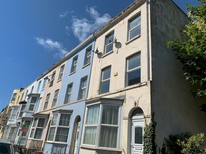 2 Bedroom Flat To Rent In Hardres Street, Ramsgate, CT11