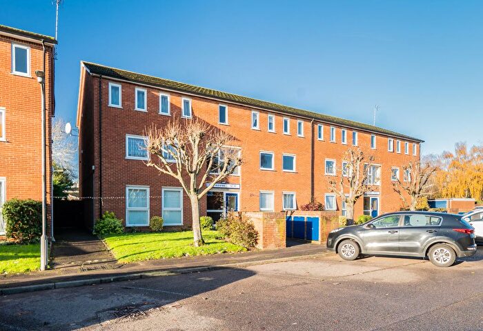 2 Bedroom Flat For Sale In Mikern Close, Bletchley, Milton Keynes, MK2