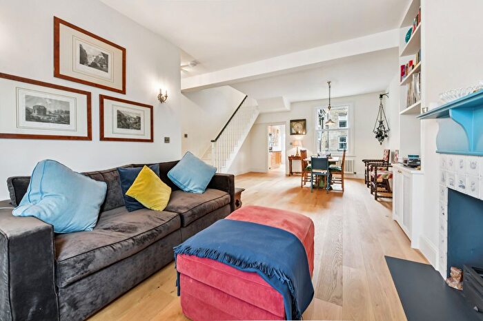 3 Bedroom Maisonette To Rent In Chesson Road, London, W14