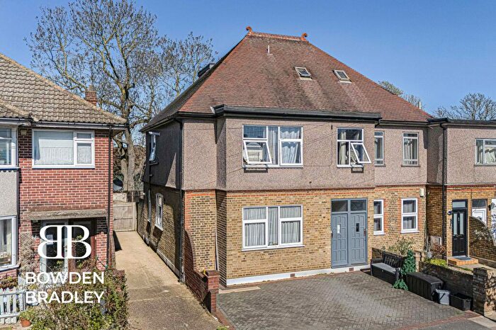 1 Bedroom Ground Maisonette For Sale In Epsom Road, Seven Kings, IG3