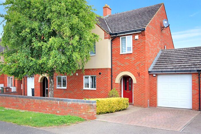 3 Bedroom Semi-Detached House For Sale In Edinburgh Road, Wellingborough, NN8
