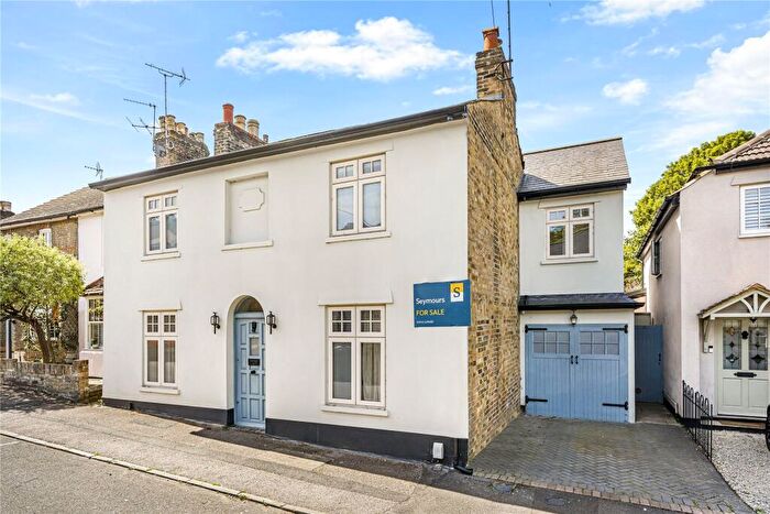 4 Bedroom Detached House For Sale In Anderson Road, Weybridge, Surrey, KT13