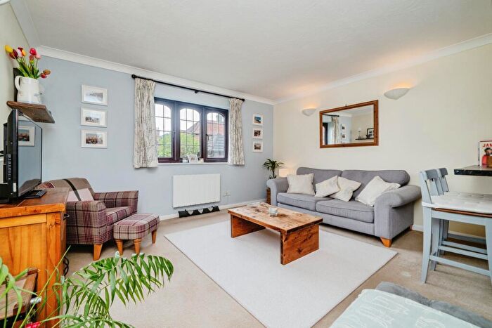 1 Bedroom Flat For Sale In High Street, West Molesey, KT8
