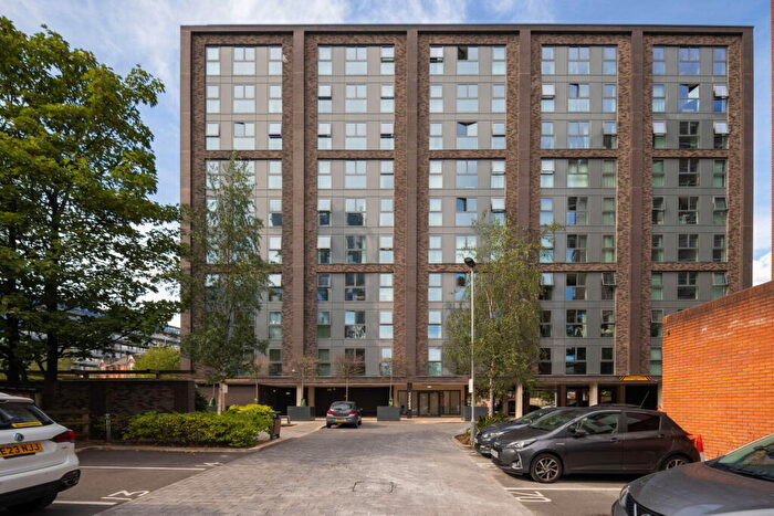 2 Bedroom Apartment For Sale In Stunning -Bed Apartment At Insignia, Old Trafford, Manchester | Just Tram Stops From City Centre, M16