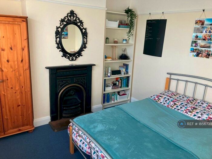 4 Bedroom Semi-Detached House To Rent In Burgess Road, Southampton, SO16