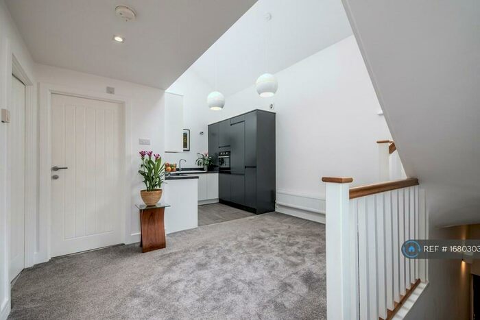 2 Bedroom Maisonette To Rent In Counting House Mews, Luton, LU1