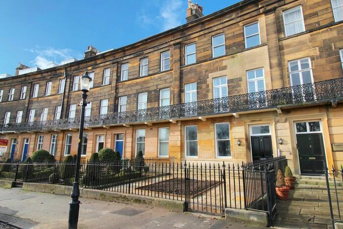 2 Bedroom Flat To Rent In The Crescent, Scarborough, YO11