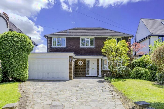 4 Bedroom Detached House To Rent In High View, Cheam, Sutton, SM2