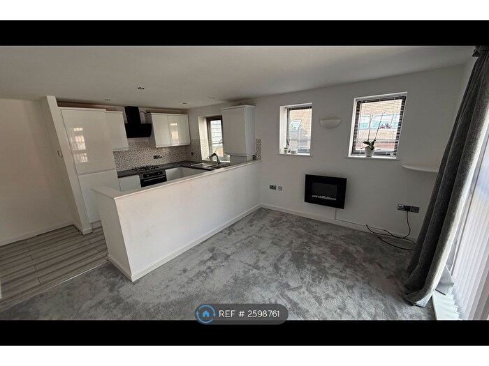 2 Bedroom Flat To Rent In The Old Brewery, Poole, BH15