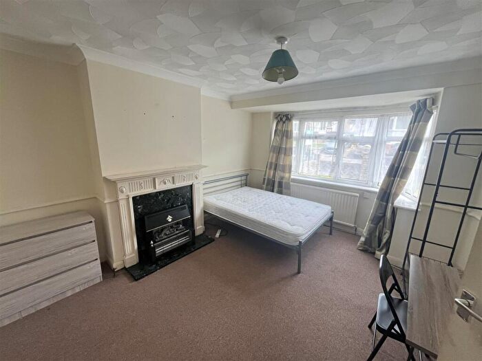 4 Bedroom Semi-Detached House To Rent In Lower Bevendean Avenue, Brighton, BN2