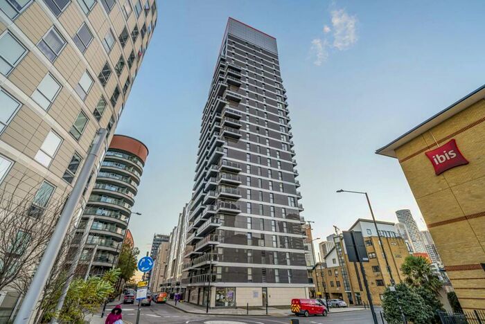 3 Bedroom Flat To Rent In Streamlight Tower, Canary Wharf, London, E14